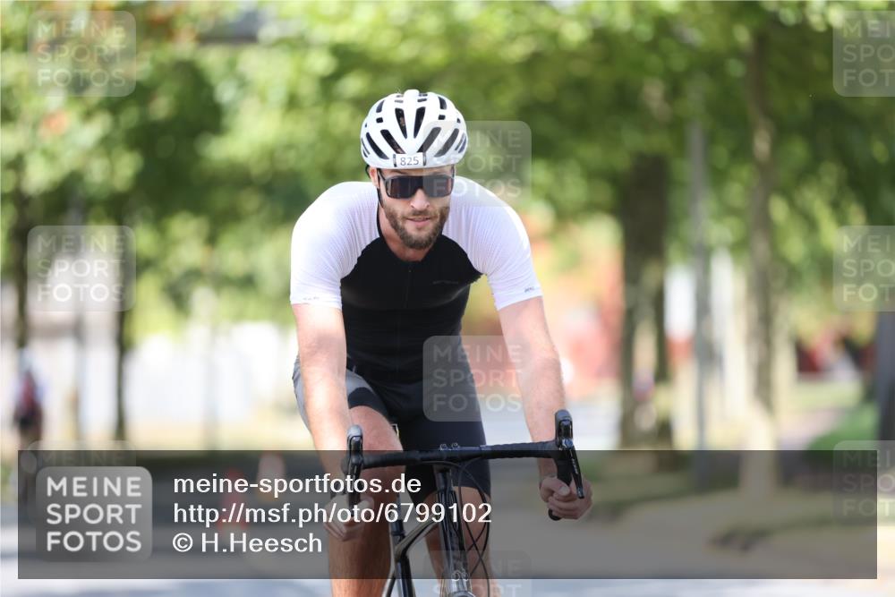 11.08.2024 - GEWOBA Citytriathlon Bremen H.Heesch http://msf.ph/oto/6799102 11.08.2024 11:56:12 Laufen  meine-sportfotos.de