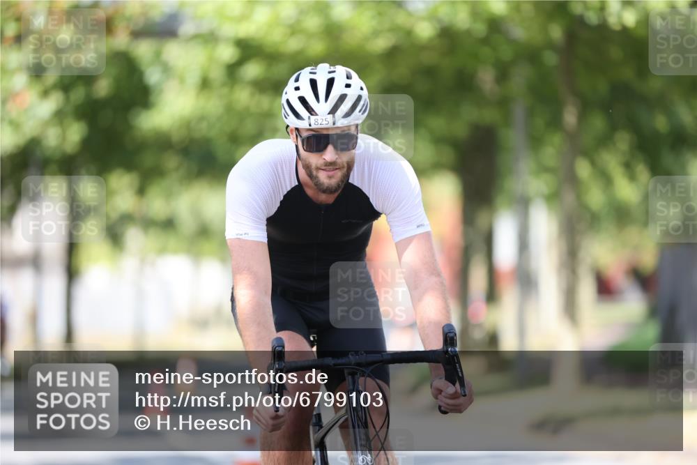 11.08.2024 - GEWOBA Citytriathlon Bremen H.Heesch http://msf.ph/oto/6799103 11.08.2024 11:56:12 Laufen  meine-sportfotos.de