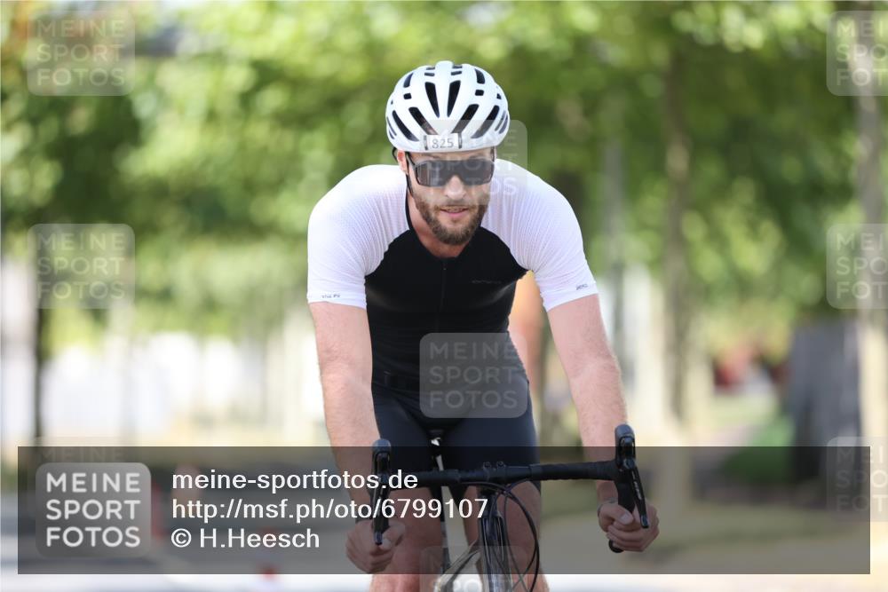 11.08.2024 - GEWOBA Citytriathlon Bremen H.Heesch http://msf.ph/oto/6799107 11.08.2024 11:56:12 Laufen  meine-sportfotos.de