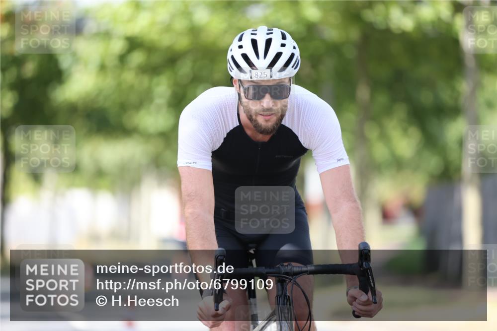 11.08.2024 - GEWOBA Citytriathlon Bremen H.Heesch http://msf.ph/oto/6799109 11.08.2024 11:56:12 Laufen  meine-sportfotos.de