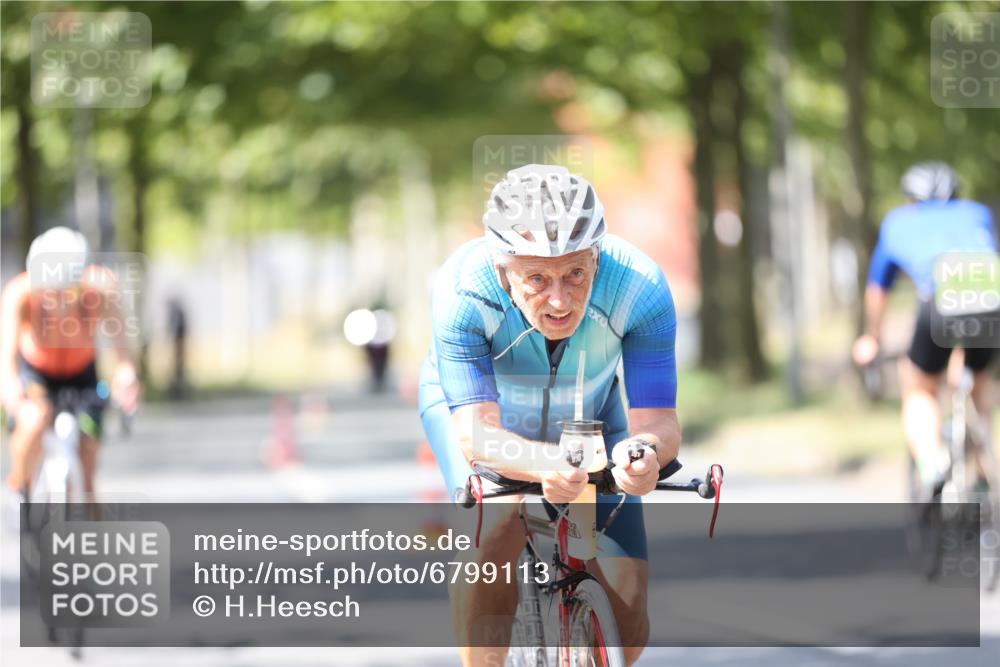 11.08.2024 - GEWOBA Citytriathlon Bremen H.Heesch http://msf.ph/oto/6799113 11.08.2024 13:37:06 Radfahren 369, 397, 466, 552, 557, 559, 587, 629, 654, 688, xxx meine-sportfotos.de