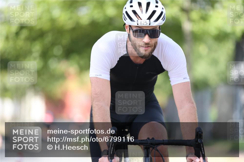 11.08.2024 - GEWOBA Citytriathlon Bremen H.Heesch http://msf.ph/oto/6799116 11.08.2024 11:56:12 Laufen  meine-sportfotos.de