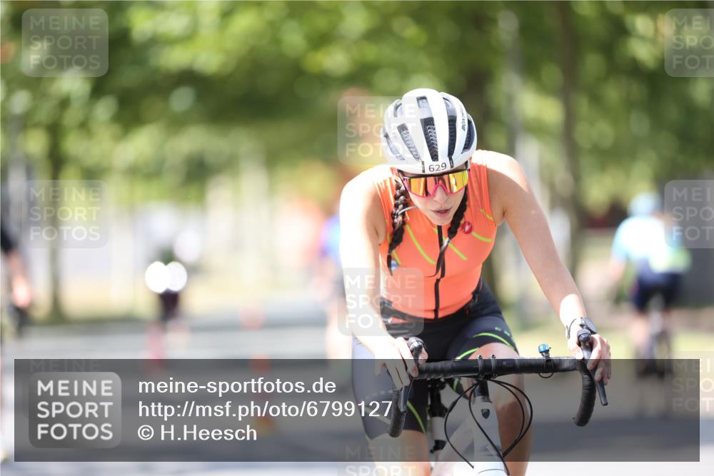 11.08.2024 - GEWOBA Citytriathlon Bremen H.Heesch http://msf.ph/oto/6799127 11.08.2024 13:37:07 Radfahren 369, 397, 466, 552, 557, 559, 587, 629, 654, 688, xxx meine-sportfotos.de