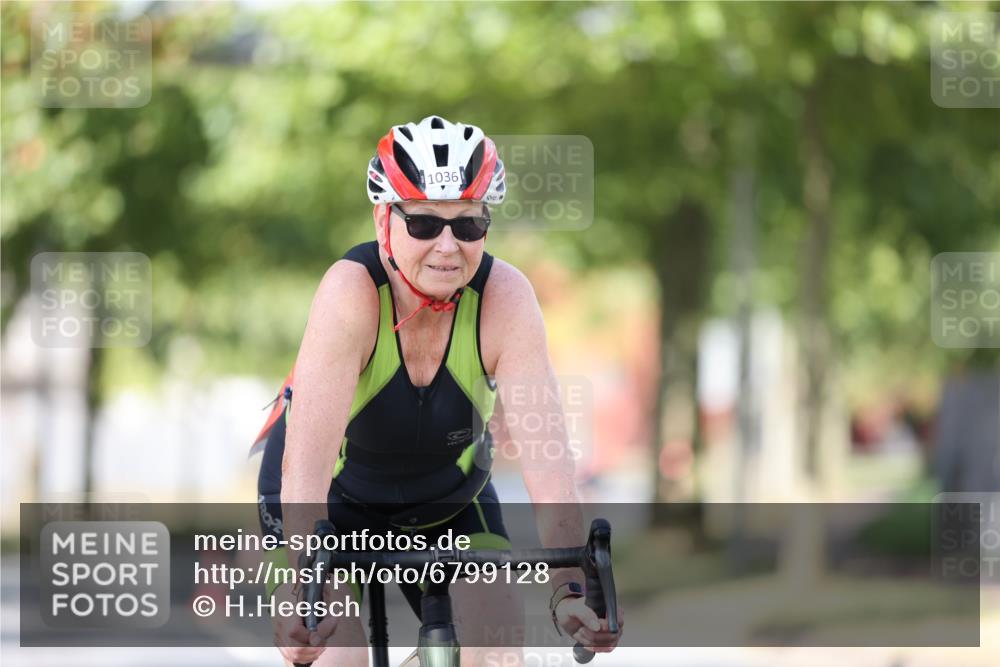 11.08.2024 - GEWOBA Citytriathlon Bremen H.Heesch http://msf.ph/oto/6799128 11.08.2024 11:56:15 Laufen  meine-sportfotos.de