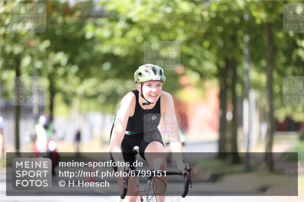 11.08.2024 - GEWOBA Citytriathlon Bremen H.Heesch http://msf.ph/oto/6799151 11.08.2024 13:37:12 Radfahren 369, 397, 552, 557, 559, 587, 629, 688, xxx meine-sportfotos.de