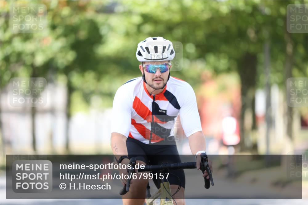 11.08.2024 - GEWOBA Citytriathlon Bremen H.Heesch http://msf.ph/oto/6799157 11.08.2024 11:56:17 Laufen  meine-sportfotos.de