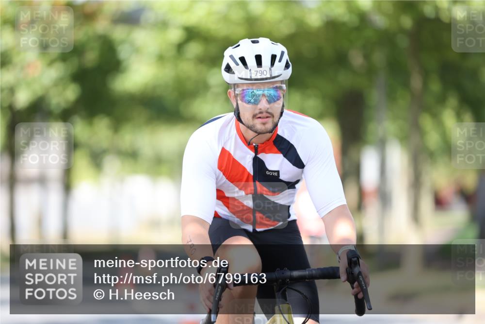 11.08.2024 - GEWOBA Citytriathlon Bremen H.Heesch http://msf.ph/oto/6799163 11.08.2024 11:56:17 Laufen  meine-sportfotos.de