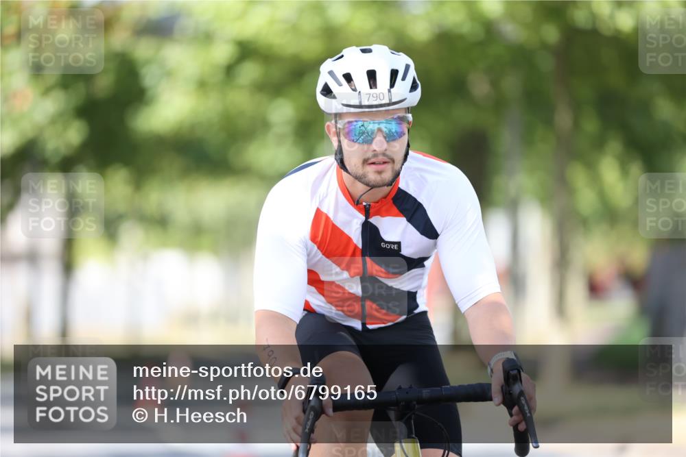11.08.2024 - GEWOBA Citytriathlon Bremen H.Heesch http://msf.ph/oto/6799165 11.08.2024 11:56:18 Laufen  meine-sportfotos.de
