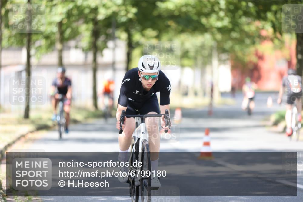 11.08.2024 - GEWOBA Citytriathlon Bremen H.Heesch http://msf.ph/oto/6799180 11.08.2024 11:56:27 Laufen  meine-sportfotos.de