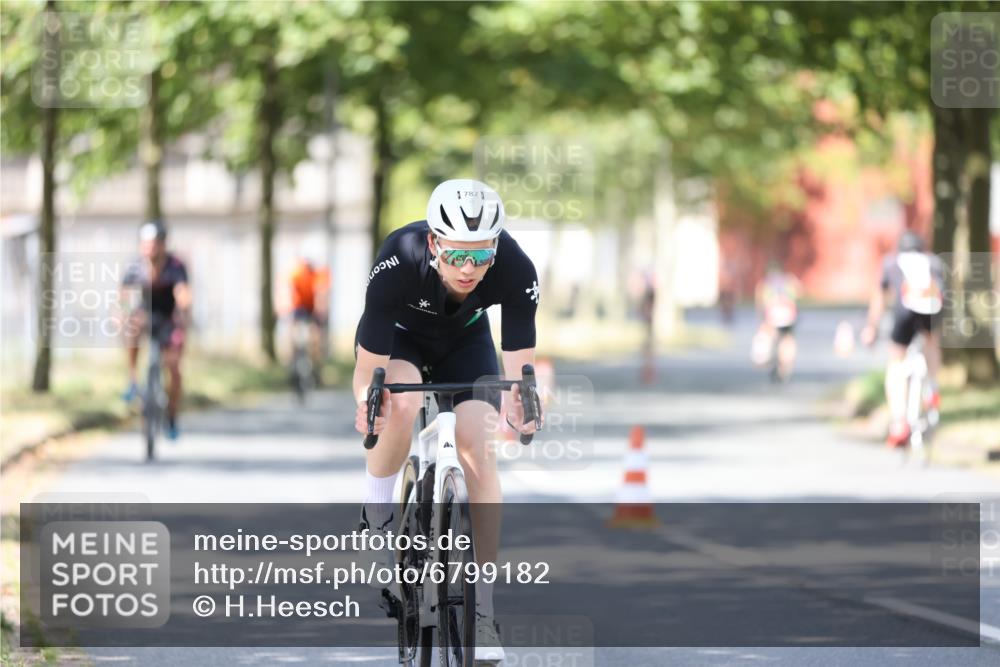 11.08.2024 - GEWOBA Citytriathlon Bremen H.Heesch http://msf.ph/oto/6799182 11.08.2024 11:56:27 Laufen  meine-sportfotos.de