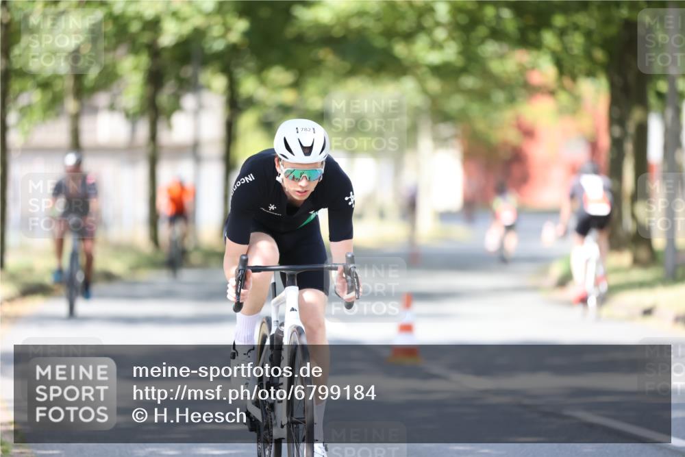 11.08.2024 - GEWOBA Citytriathlon Bremen H.Heesch http://msf.ph/oto/6799184 11.08.2024 11:56:27 Laufen  meine-sportfotos.de