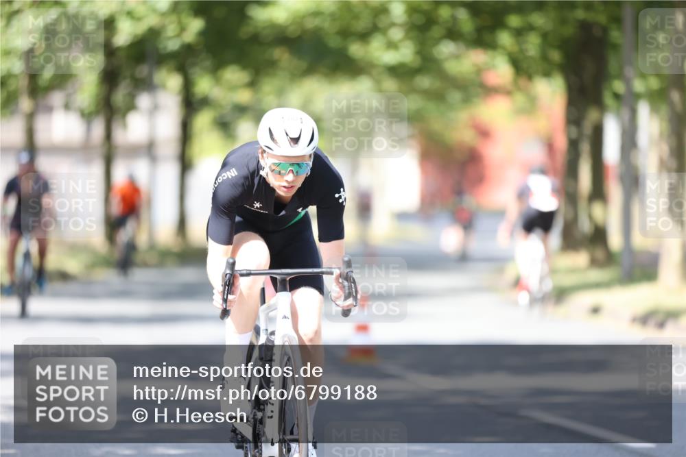 11.08.2024 - GEWOBA Citytriathlon Bremen H.Heesch http://msf.ph/oto/6799188 11.08.2024 11:56:27 Laufen  meine-sportfotos.de