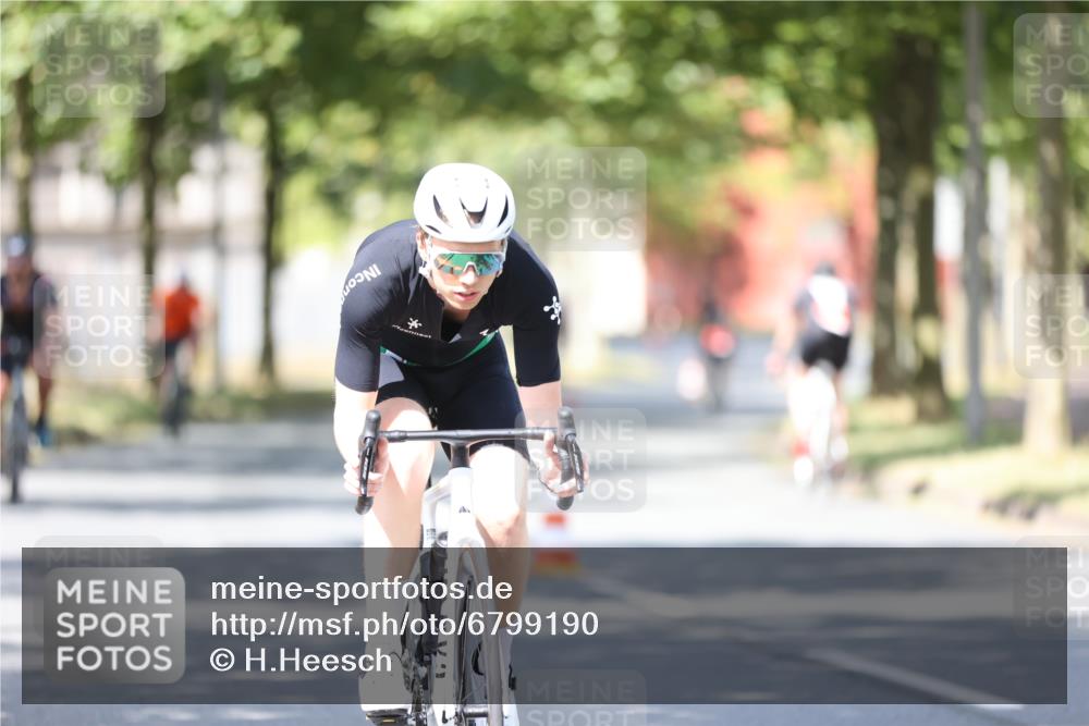 11.08.2024 - GEWOBA Citytriathlon Bremen H.Heesch http://msf.ph/oto/6799190 11.08.2024 11:56:27 Laufen  meine-sportfotos.de