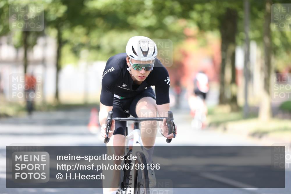 11.08.2024 - GEWOBA Citytriathlon Bremen H.Heesch http://msf.ph/oto/6799196 11.08.2024 11:56:27 Laufen  meine-sportfotos.de