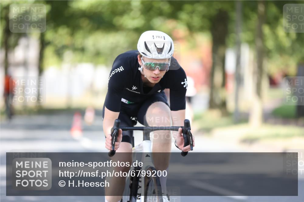 11.08.2024 - GEWOBA Citytriathlon Bremen H.Heesch http://msf.ph/oto/6799200 11.08.2024 11:56:27 Laufen  meine-sportfotos.de