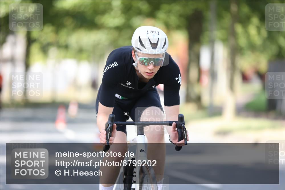 11.08.2024 - GEWOBA Citytriathlon Bremen H.Heesch http://msf.ph/oto/6799202 11.08.2024 11:56:27 Laufen  meine-sportfotos.de