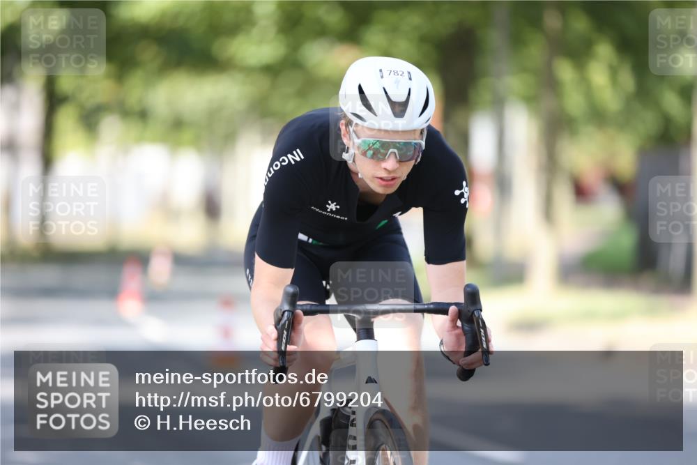 11.08.2024 - GEWOBA Citytriathlon Bremen H.Heesch http://msf.ph/oto/6799204 11.08.2024 11:56:27 Laufen  meine-sportfotos.de