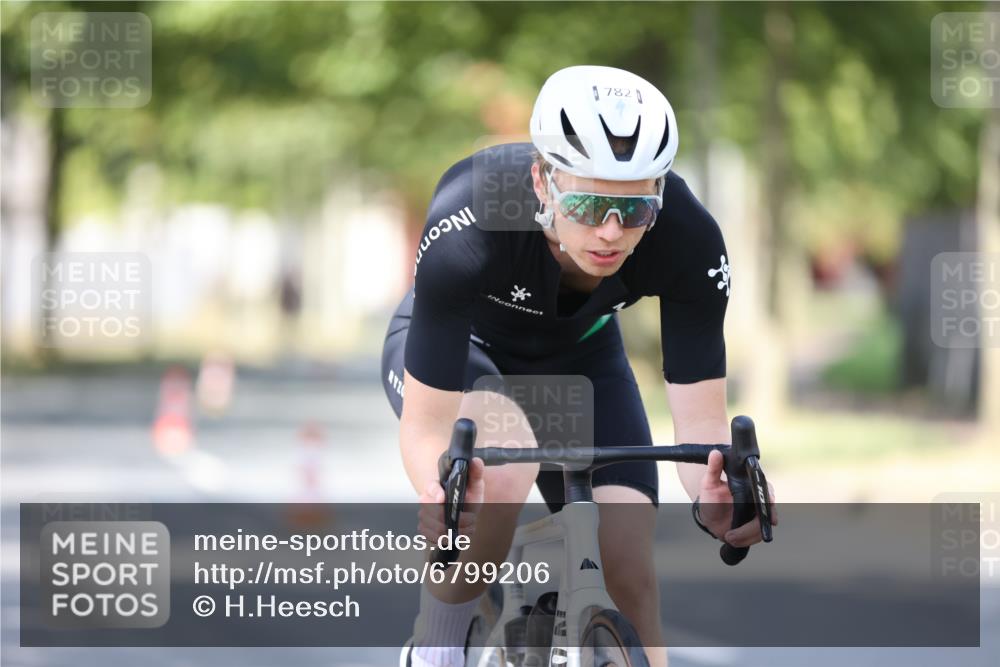 11.08.2024 - GEWOBA Citytriathlon Bremen H.Heesch http://msf.ph/oto/6799206 11.08.2024 11:56:27 Laufen  meine-sportfotos.de