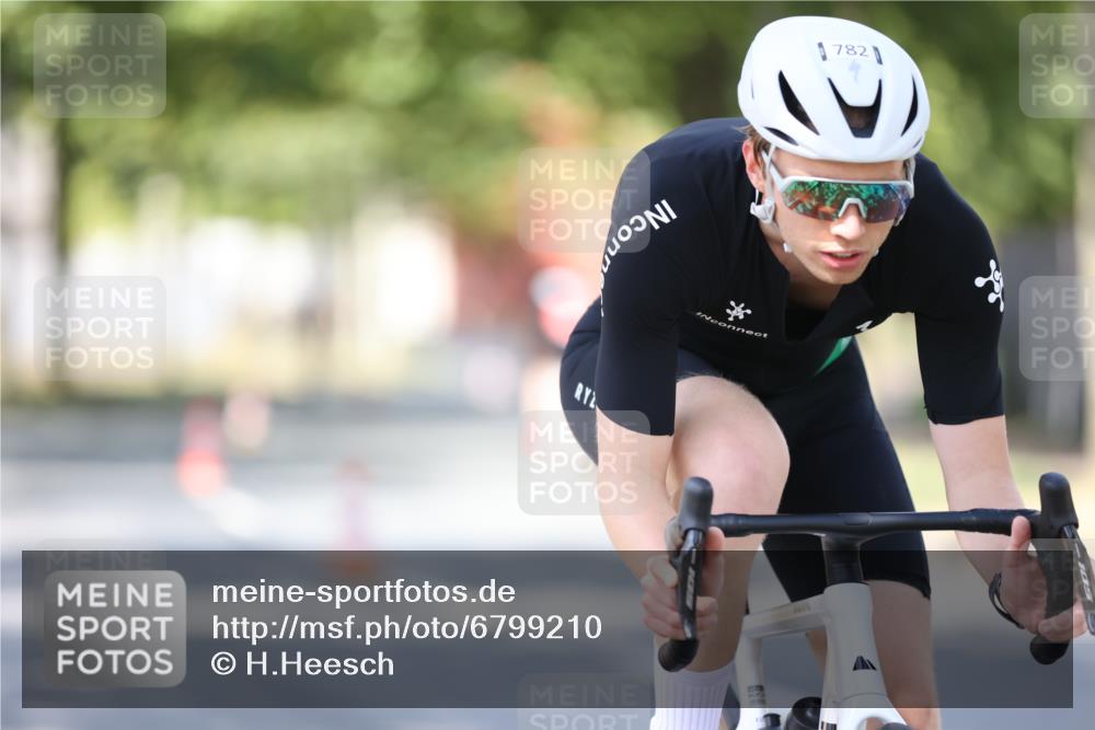 11.08.2024 - GEWOBA Citytriathlon Bremen H.Heesch http://msf.ph/oto/6799210 11.08.2024 11:56:27 Laufen  meine-sportfotos.de