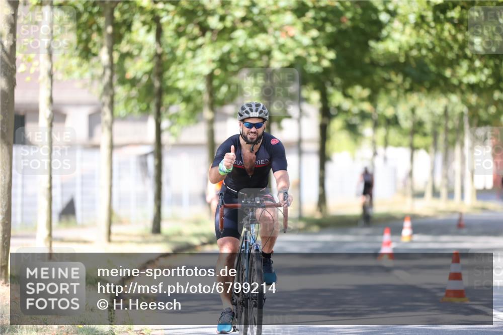 11.08.2024 - GEWOBA Citytriathlon Bremen H.Heesch http://msf.ph/oto/6799214 11.08.2024 11:56:29 Laufen  meine-sportfotos.de