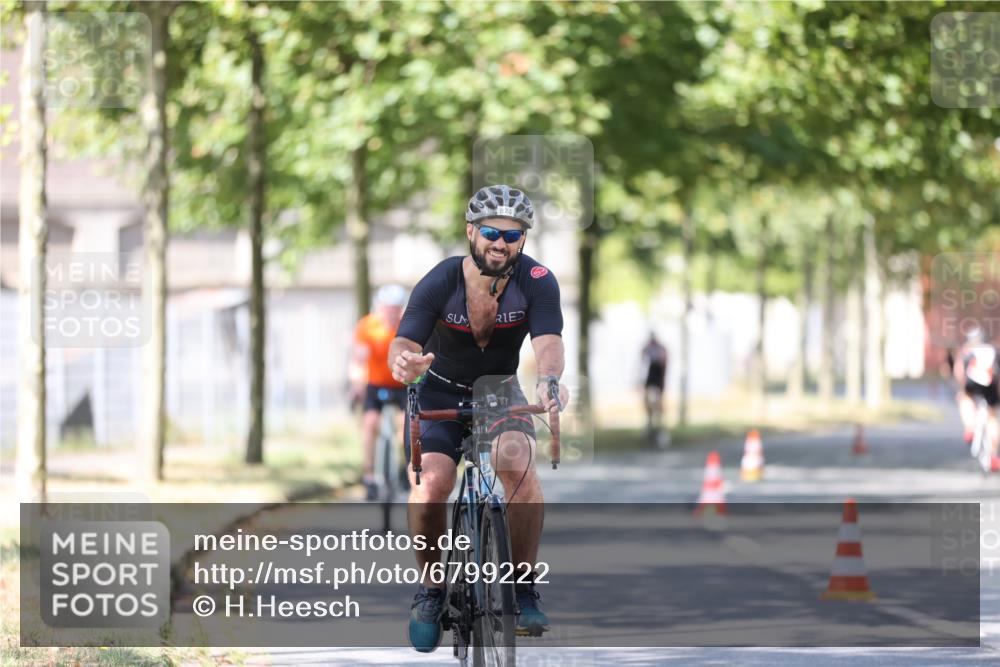 11.08.2024 - GEWOBA Citytriathlon Bremen H.Heesch http://msf.ph/oto/6799222 11.08.2024 11:56:29 Laufen  meine-sportfotos.de