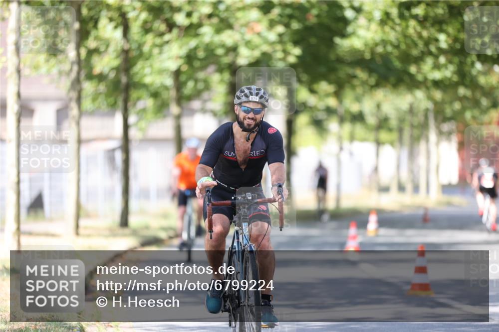 11.08.2024 - GEWOBA Citytriathlon Bremen H.Heesch http://msf.ph/oto/6799224 11.08.2024 11:56:29 Laufen  meine-sportfotos.de