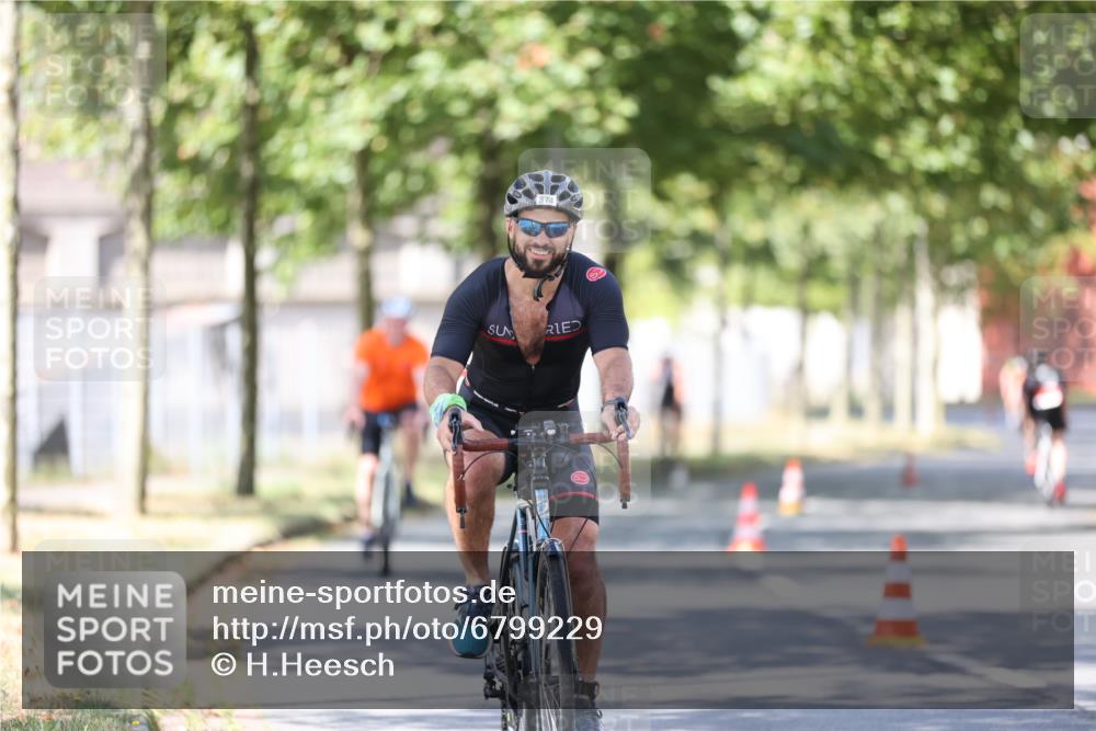 11.08.2024 - GEWOBA Citytriathlon Bremen H.Heesch http://msf.ph/oto/6799229 11.08.2024 11:56:29 Laufen  meine-sportfotos.de