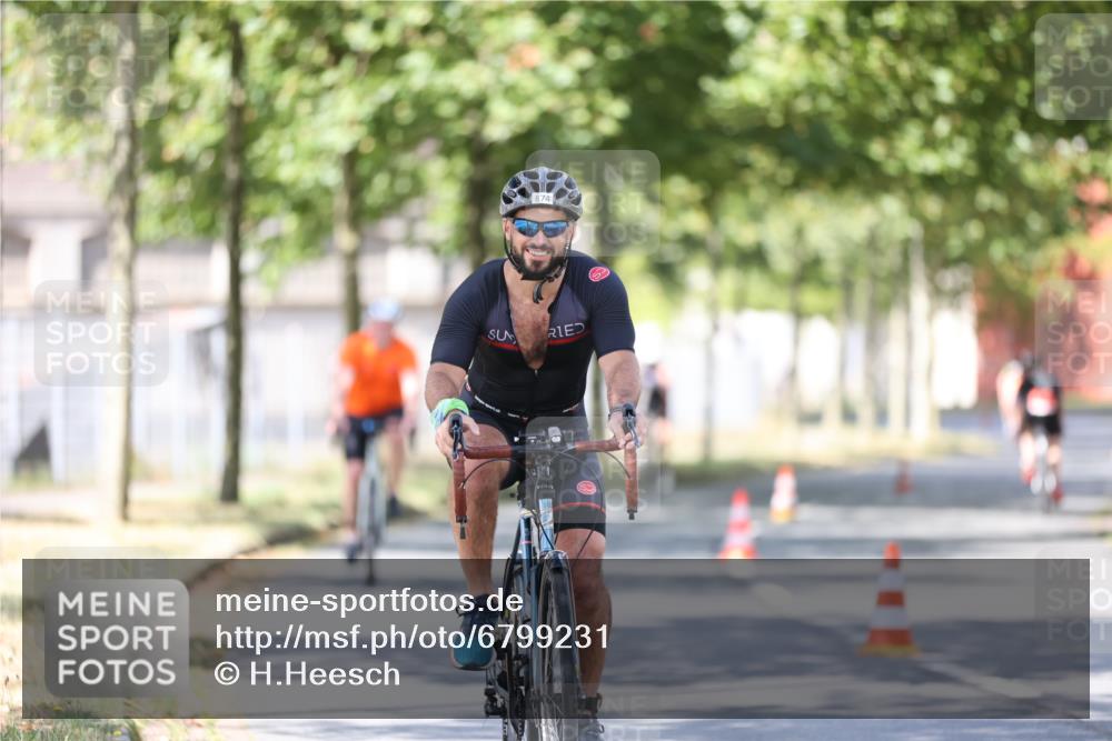 11.08.2024 - GEWOBA Citytriathlon Bremen H.Heesch http://msf.ph/oto/6799231 11.08.2024 11:56:29 Laufen  meine-sportfotos.de