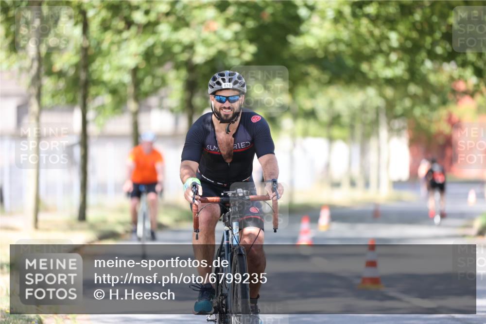 11.08.2024 - GEWOBA Citytriathlon Bremen H.Heesch http://msf.ph/oto/6799235 11.08.2024 11:56:30 Laufen  meine-sportfotos.de