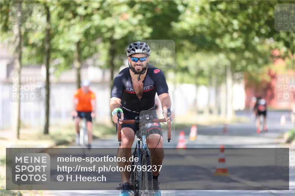 11.08.2024 - GEWOBA Citytriathlon Bremen H.Heesch http://msf.ph/oto/6799237 11.08.2024 11:56:30 Laufen  meine-sportfotos.de
