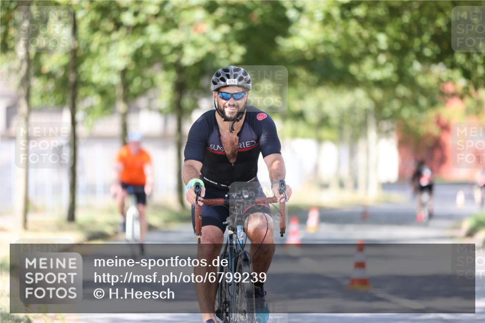 11.08.2024 - GEWOBA Citytriathlon Bremen H.Heesch http://msf.ph/oto/6799239 11.08.2024 11:56:30 Laufen  meine-sportfotos.de