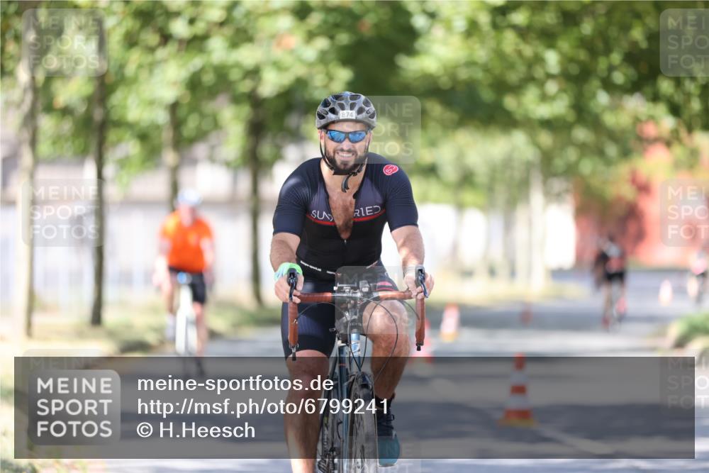 11.08.2024 - GEWOBA Citytriathlon Bremen H.Heesch http://msf.ph/oto/6799241 11.08.2024 11:56:30 Laufen  meine-sportfotos.de