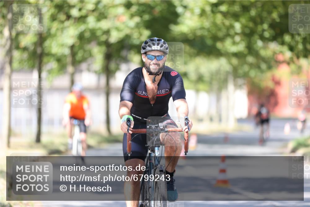 11.08.2024 - GEWOBA Citytriathlon Bremen H.Heesch http://msf.ph/oto/6799243 11.08.2024 11:56:30 Laufen  meine-sportfotos.de
