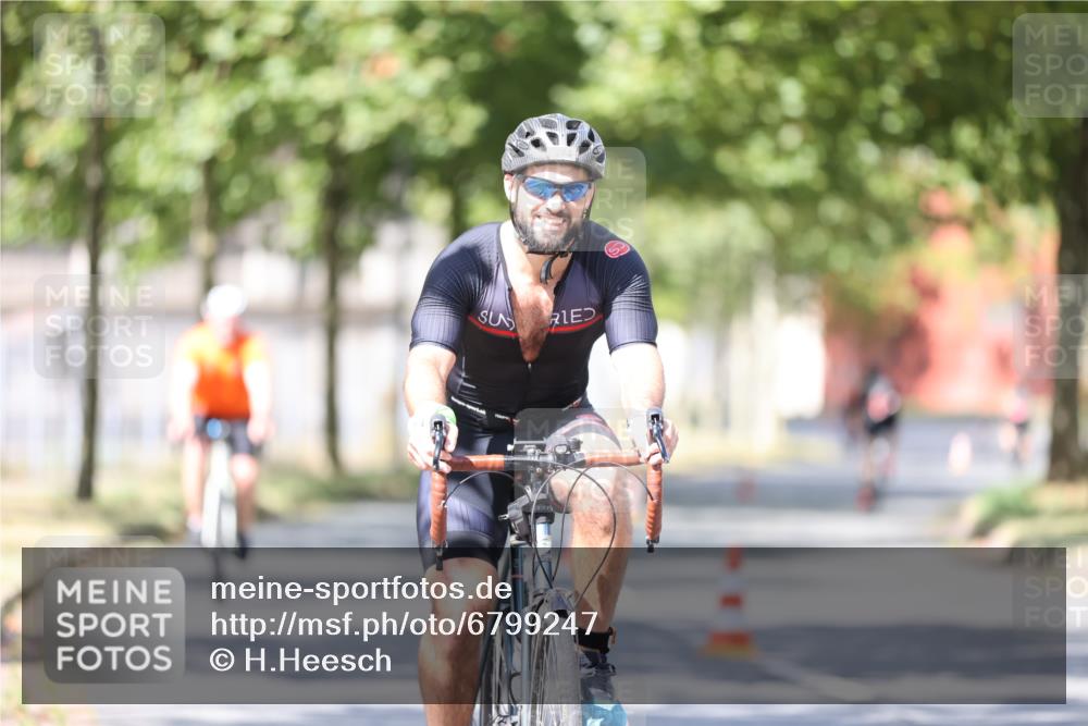 11.08.2024 - GEWOBA Citytriathlon Bremen H.Heesch http://msf.ph/oto/6799247 11.08.2024 11:56:30 Laufen  meine-sportfotos.de