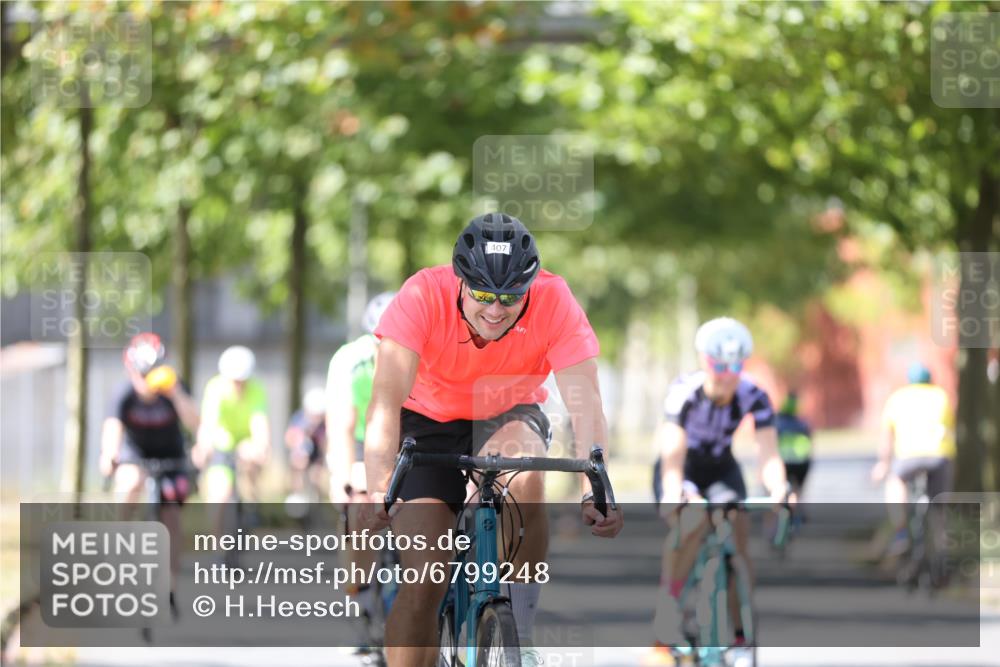 11.08.2024 - GEWOBA Citytriathlon Bremen H.Heesch http://msf.ph/oto/6799248 11.08.2024 13:37:29 Radfahren 367, 407, 533, 553, 605, 615, 656, 667, xxx, xxx meine-sportfotos.de