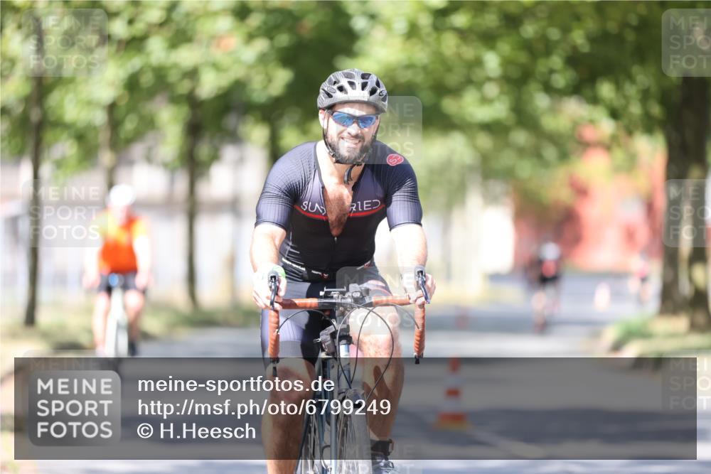 11.08.2024 - GEWOBA Citytriathlon Bremen H.Heesch http://msf.ph/oto/6799249 11.08.2024 11:56:30 Laufen  meine-sportfotos.de