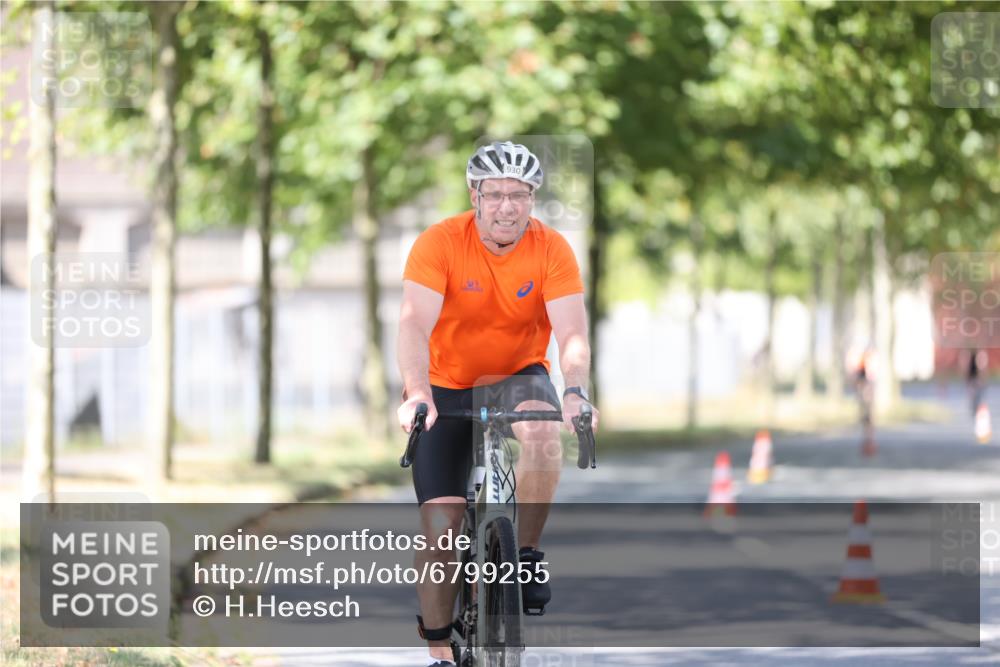 11.08.2024 - GEWOBA Citytriathlon Bremen H.Heesch http://msf.ph/oto/6799255 11.08.2024 11:56:32 Laufen  meine-sportfotos.de