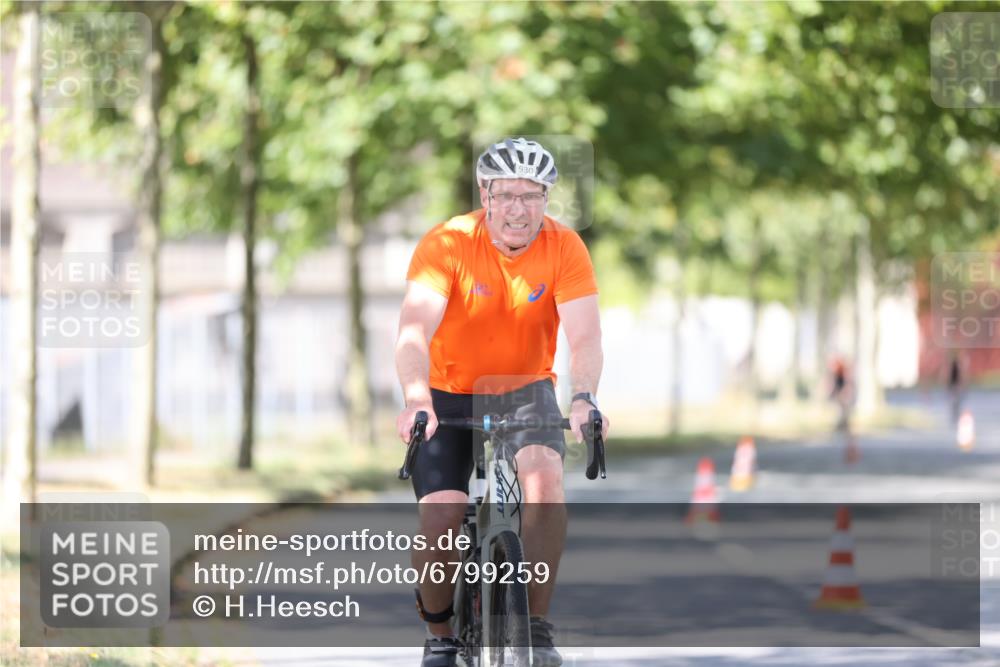 11.08.2024 - GEWOBA Citytriathlon Bremen H.Heesch http://msf.ph/oto/6799259 11.08.2024 11:56:32 Laufen  meine-sportfotos.de