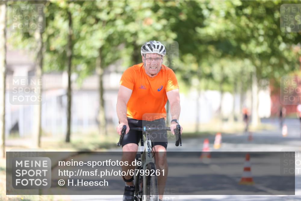11.08.2024 - GEWOBA Citytriathlon Bremen H.Heesch http://msf.ph/oto/6799261 11.08.2024 11:56:32 Laufen  meine-sportfotos.de