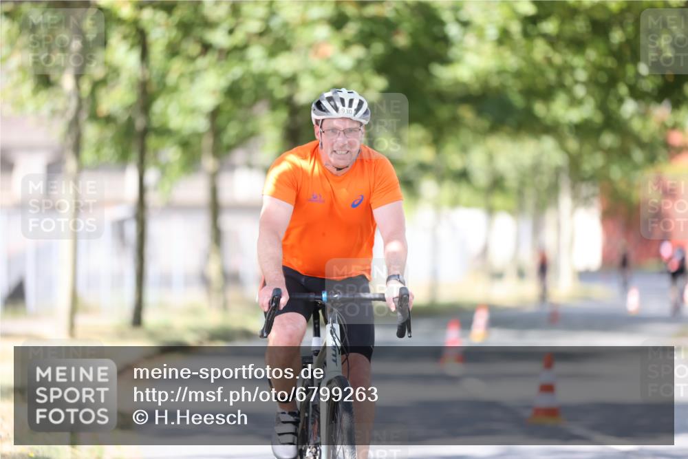 11.08.2024 - GEWOBA Citytriathlon Bremen H.Heesch http://msf.ph/oto/6799263 11.08.2024 11:56:32 Laufen  meine-sportfotos.de