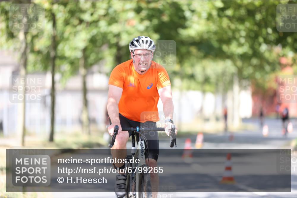 11.08.2024 - GEWOBA Citytriathlon Bremen H.Heesch http://msf.ph/oto/6799265 11.08.2024 11:56:32 Laufen  meine-sportfotos.de
