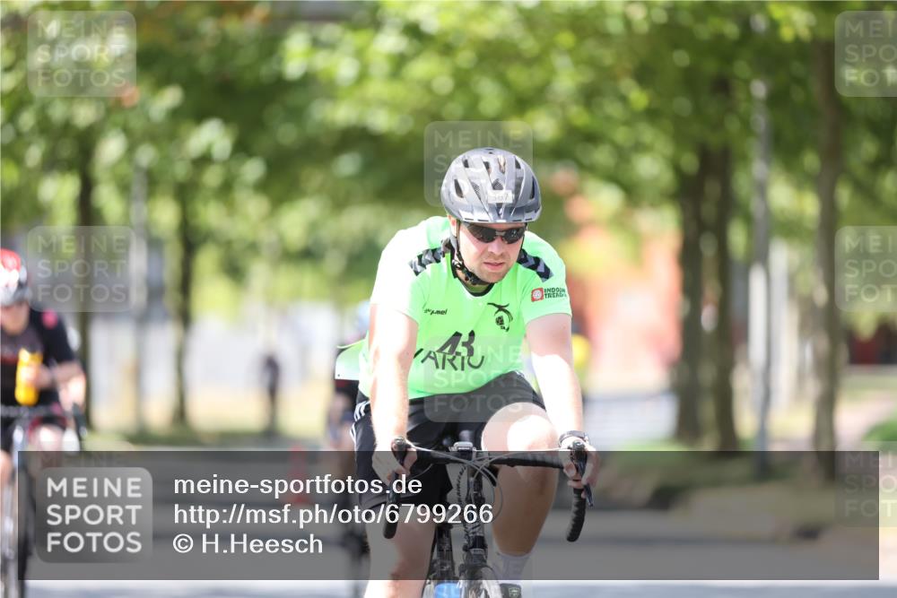 11.08.2024 - GEWOBA Citytriathlon Bremen H.Heesch http://msf.ph/oto/6799266 11.08.2024 13:37:30 Radfahren 367, 407, 533, 553, 605, 615, 656, 667, xxx meine-sportfotos.de