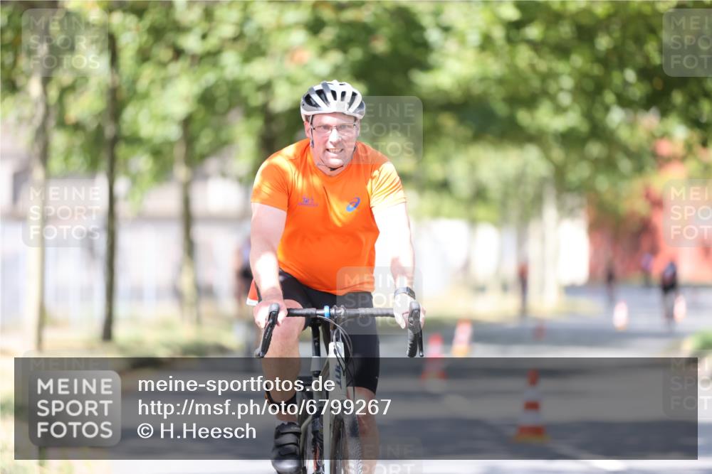 11.08.2024 - GEWOBA Citytriathlon Bremen H.Heesch http://msf.ph/oto/6799267 11.08.2024 11:56:32 Laufen  meine-sportfotos.de