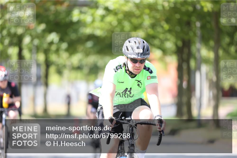 11.08.2024 - GEWOBA Citytriathlon Bremen H.Heesch http://msf.ph/oto/6799268 11.08.2024 13:37:31 Radfahren 367, 407, 533, 553, 605, 615, 656, 667, xxx meine-sportfotos.de