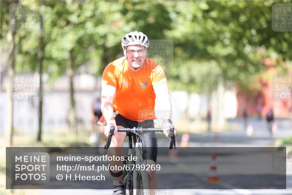 11.08.2024 - GEWOBA Citytriathlon Bremen H.Heesch http://msf.ph/oto/6799269 11.08.2024 11:56:32 Laufen  meine-sportfotos.de