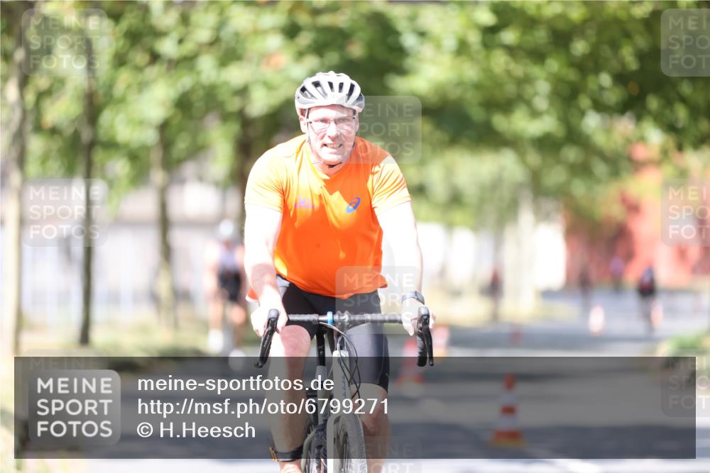 11.08.2024 - GEWOBA Citytriathlon Bremen H.Heesch http://msf.ph/oto/6799271 11.08.2024 11:56:32 Laufen  meine-sportfotos.de