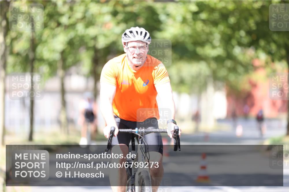 11.08.2024 - GEWOBA Citytriathlon Bremen H.Heesch http://msf.ph/oto/6799273 11.08.2024 11:56:32 Laufen  meine-sportfotos.de