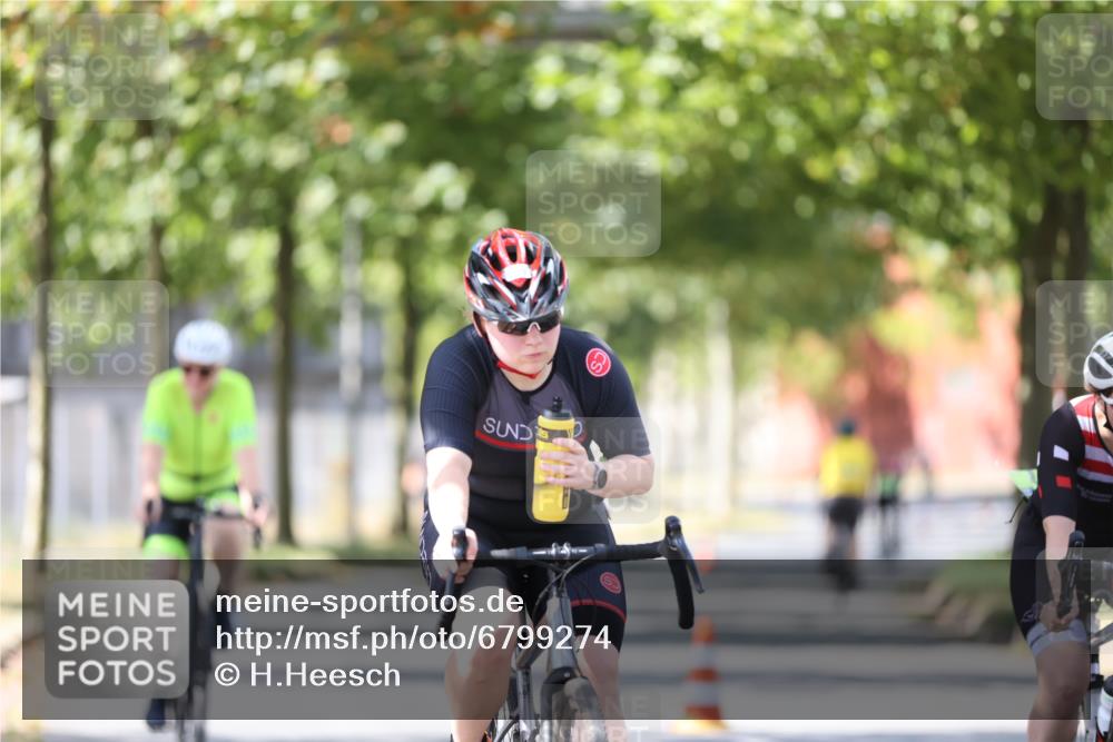 11.08.2024 - GEWOBA Citytriathlon Bremen H.Heesch http://msf.ph/oto/6799274 11.08.2024 13:37:31 Radfahren 367, 407, 533, 553, 605, 615, 656, 667, xxx meine-sportfotos.de