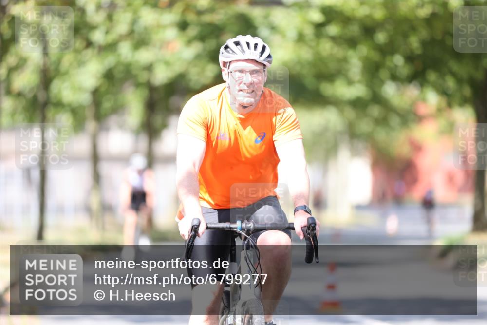 11.08.2024 - GEWOBA Citytriathlon Bremen H.Heesch http://msf.ph/oto/6799277 11.08.2024 11:56:33 Laufen  meine-sportfotos.de