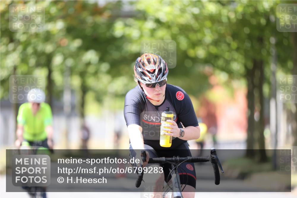 11.08.2024 - GEWOBA Citytriathlon Bremen H.Heesch http://msf.ph/oto/6799283 11.08.2024 13:37:32 Radfahren 367, 407, 533, 553, 605, 615, 656, 667, xxx meine-sportfotos.de